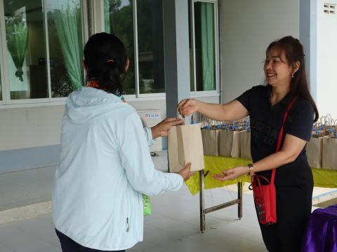 โครงการดวงตาสดใส ใส่ใจด้วยการมองเห็นด้วยแว่นตา