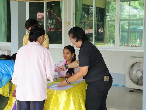 โครงการดวงตาสดใส ใส่ใจด้วยการมองเห็นด้วยแว่นตา