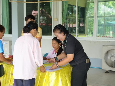 โครงการดวงตาสดใส ใส่ใจด้วยการมองเห็นด้วยแว่นตา