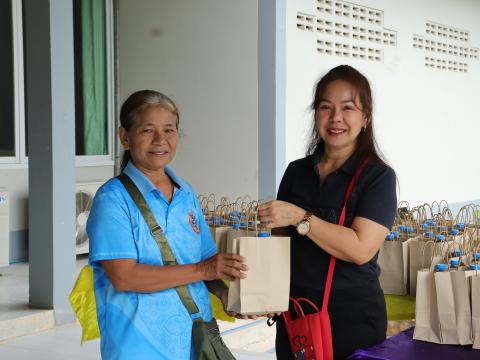 โครงการดวงตาสดใส ใส่ใจด้วยการมองเห็นด้วยแว่นตา