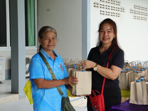 โครงการดวงตาสดใส ใส่ใจด้วยการมองเห็นด้วยแว่นตา