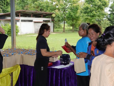 โครงการดวงตาสดใส ใส่ใจด้วยการมองเห็นด้วยแว่นตา