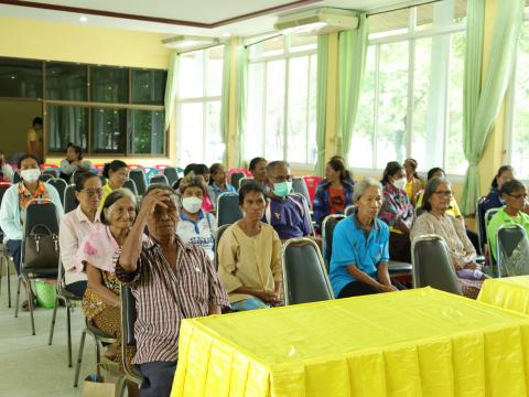 โครงการดวงตาสดใส ใส่ใจด้วยการมองเห็นด้วยแว่นตา