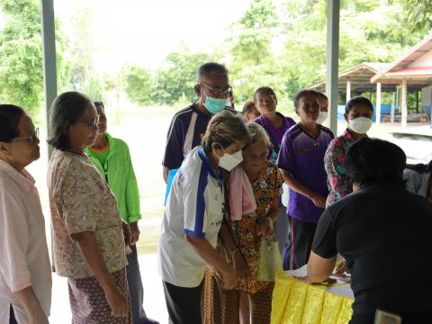 โครงการดวงตาสดใส ใส่ใจด้วยการมองเห็นด้วยแว่นตา
