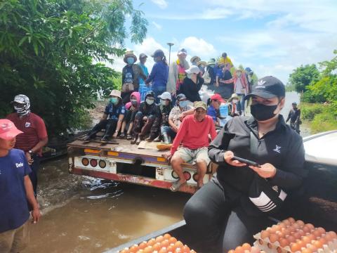 ตุลาคม 2565 องค์การบริหารส่วนตำบลทุ่งวัง ลงพื้นที่ช่วยน้ำท่วม