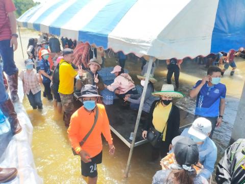 ตุลาคม 2565 องค์การบริหารส่วนตำบลทุ่งวัง ลงพื้นที่ช่วยน้ำท่วม