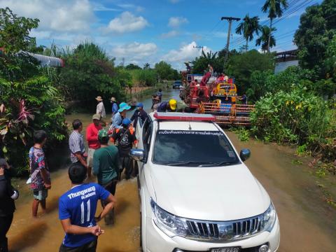 ตุลาคม 2565 องค์การบริหารส่วนตำบลทุ่งวัง ลงพื้นที่ช่วยน้ำท่วม