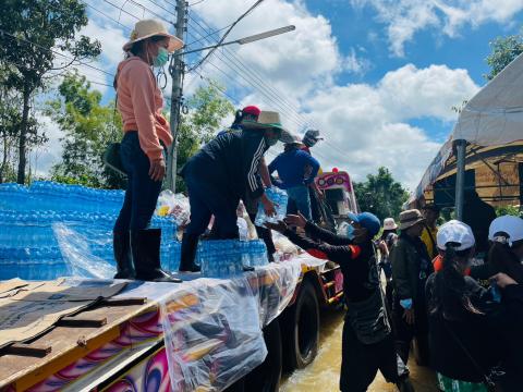 ตุลาคม 2565 องค์การบริหารส่วนตำบลทุ่งวัง ลงพื้นที่ช่วยน้ำท่วม