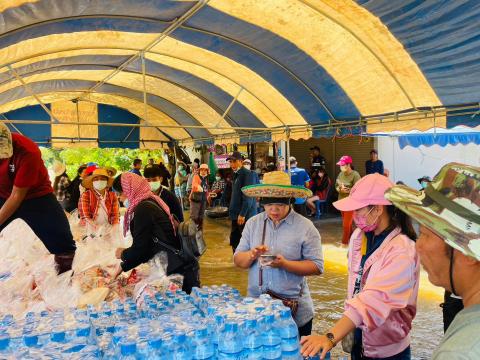 ตุลาคม 2565 องค์การบริหารส่วนตำบลทุ่งวัง ลงพื้นที่ช่วยน้ำท่วม