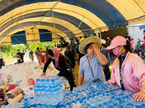 ตุลาคม 2565 องค์การบริหารส่วนตำบลทุ่งวัง ลงพื้นที่ช่วยน้ำท่วม