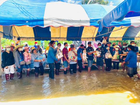 ตุลาคม 2565 องค์การบริหารส่วนตำบลทุ่งวัง ลงพื้นที่ช่วยน้ำท่วม