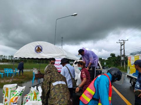 ตุลาคม 2565 องค์การบริหารส่วนตำบลทุ่งวัง ลงพื้นที่ช่วยน้ำท่วม