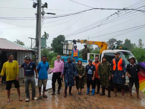 ตุลาคม 2565 องค์การบริหารส่วนตำบลทุ่งวัง ลงพื้นที่ช่วยน้ำท่วม