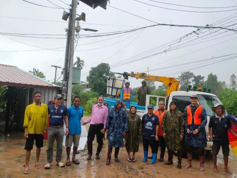 ตุลาคม 2565 องค์การบริหารส่วนตำบลทุ่งวัง ลงพื้นที่ช่วยน้ำท่วม