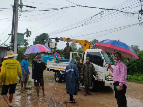 ตุลาคม 2565 องค์การบริหารส่วนตำบลทุ่งวัง ลงพื้นที่ช่วยน้ำท่วม