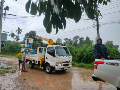 ตุลาคม 2565 องค์การบริหารส่วนตำบลทุ่งวัง ลงพื้นที่ช่วยน้ำท่วม