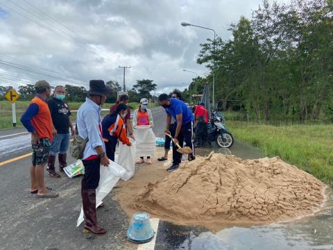 ตุลาคม 2565 องค์การบริหารส่วนตำบลทุ่งวัง ลงพื้นที่ช่วยน้ำท่วม