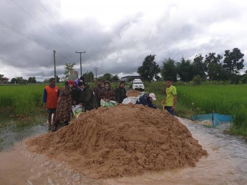 ตุลาคม 2565 องค์การบริหารส่วนตำบลทุ่งวัง ลงพื้นที่ช่วยน้ำท่วม