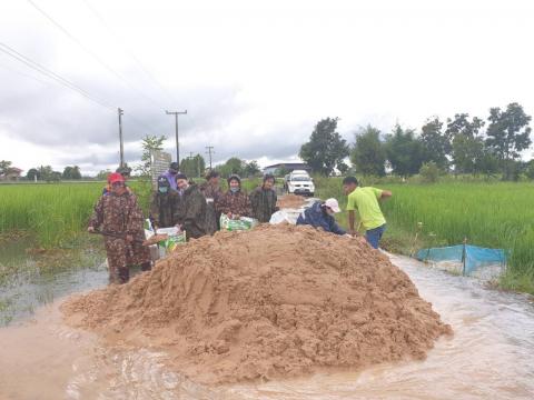 ตุลาคม 2565 องค์การบริหารส่วนตำบลทุ่งวัง ลงพื้นที่ช่วยน้ำท่วม