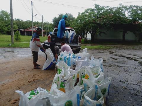 ตุลาคม 2565 องค์การบริหารส่วนตำบลทุ่งวัง ลงพื้นที่ช่วยน้ำท่วม