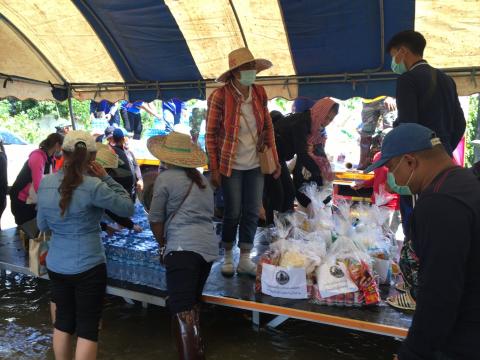 ตุลาคม 2565 องค์การบริหารส่วนตำบลทุ่งวัง ลงพื้นที่ช่วยน้ำท่วม