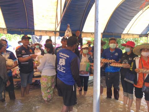 ตุลาคม 2565 องค์การบริหารส่วนตำบลทุ่งวัง ลงพื้นที่ช่วยน้ำท่วม