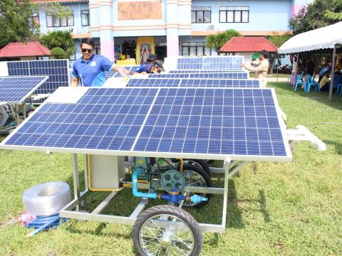 28 พฤศจิกายน 2565 รับมอบรถเข็นพลังงานแสงอาทิตย์