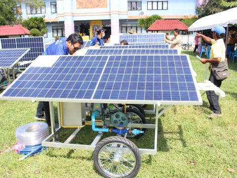 28 พฤศจิกายน 2565 รับมอบรถเข็นพลังงานแสงอาทิตย์