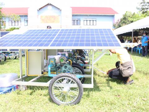 28 พฤศจิกายน 2565 รับมอบรถเข็นพลังงานแสงอาทิตย์