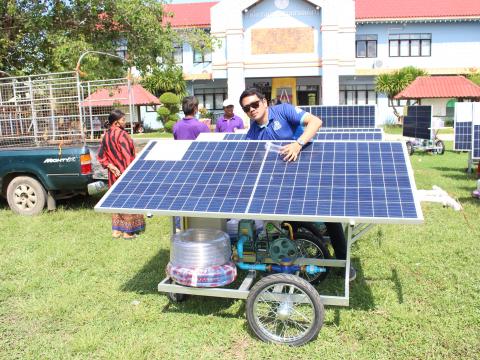 28 พฤศจิกายน 2565 รับมอบรถเข็นพลังงานแสงอาทิตย์