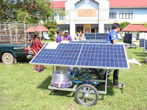 28 พฤศจิกายน 2565 รับมอบรถเข็นพลังงานแสงอาทิตย์