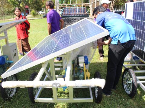 28 พฤศจิกายน 2565 รับมอบรถเข็นพลังงานแสงอาทิตย์