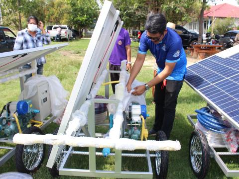 28 พฤศจิกายน 2565 รับมอบรถเข็นพลังงานแสงอาทิตย์