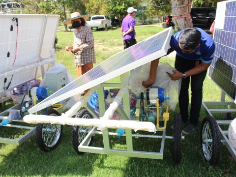 28 พฤศจิกายน 2565 รับมอบรถเข็นพลังงานแสงอาทิตย์