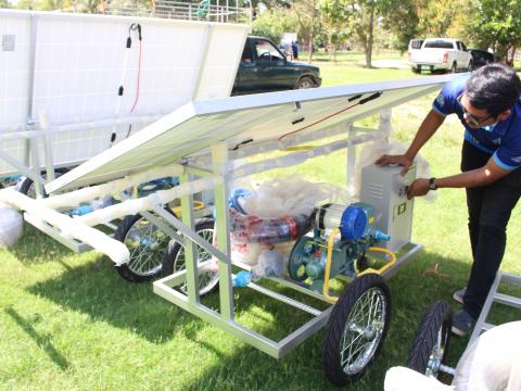 28 พฤศจิกายน 2565 รับมอบรถเข็นพลังงานแสงอาทิตย์