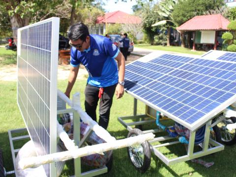 28 พฤศจิกายน 2565 รับมอบรถเข็นพลังงานแสงอาทิตย์