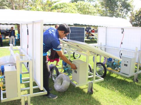 28 พฤศจิกายน 2565 รับมอบรถเข็นพลังงานแสงอาทิตย์