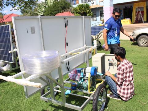 28 พฤศจิกายน 2565 รับมอบรถเข็นพลังงานแสงอาทิตย์