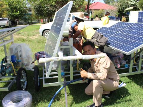 28 พฤศจิกายน 2565 รับมอบรถเข็นพลังงานแสงอาทิตย์