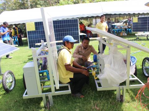 28 พฤศจิกายน 2565 รับมอบรถเข็นพลังงานแสงอาทิตย์