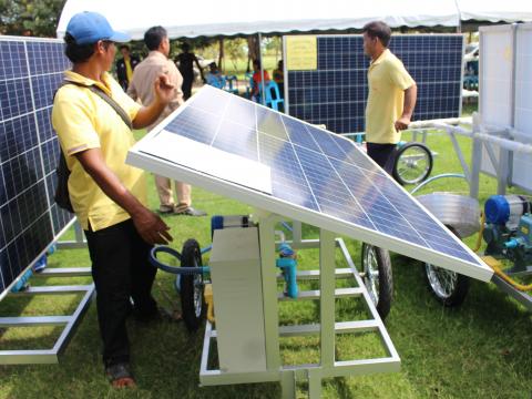 28 พฤศจิกายน 2565 รับมอบรถเข็นพลังงานแสงอาทิตย์