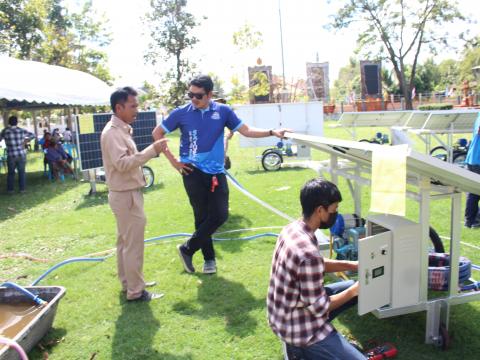 28 พฤศจิกายน 2565 รับมอบรถเข็นพลังงานแสงอาทิตย์