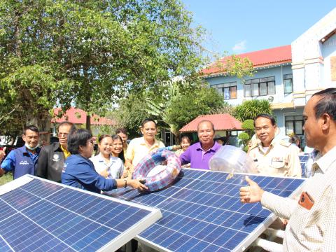 28 พฤศจิกายน 2565 รับมอบรถเข็นพลังงานแสงอาทิตย์