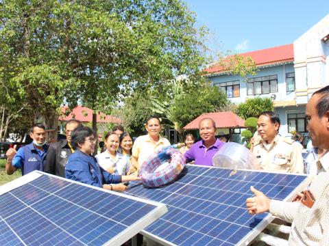 28 พฤศจิกายน 2565 รับมอบรถเข็นพลังงานแสงอาทิตย์