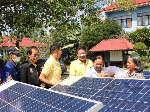 28 พฤศจิกายน 2565 รับมอบรถเข็นพลังงานแสงอาทิตย์