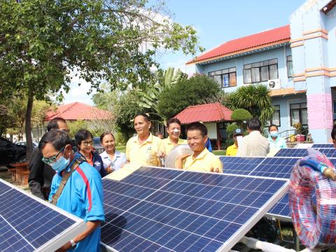 28 พฤศจิกายน 2565 รับมอบรถเข็นพลังงานแสงอาทิตย์