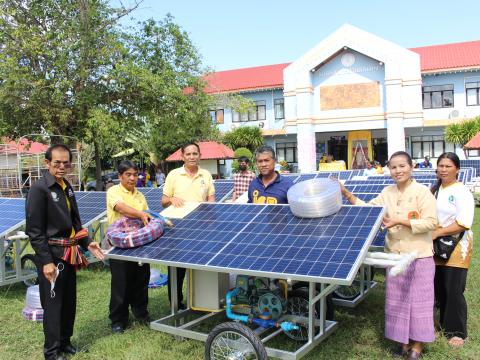 28 พฤศจิกายน 2565 รับมอบรถเข็นพลังงานแสงอาทิตย์