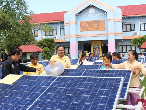 28 พฤศจิกายน 2565 รับมอบรถเข็นพลังงานแสงอาทิตย์