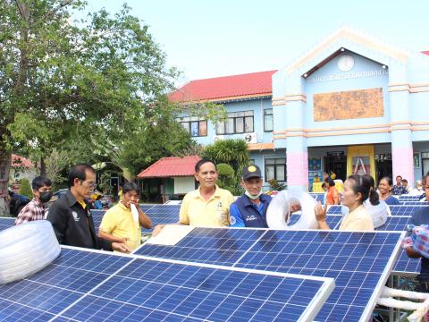 28 พฤศจิกายน 2565 รับมอบรถเข็นพลังงานแสงอาทิตย์