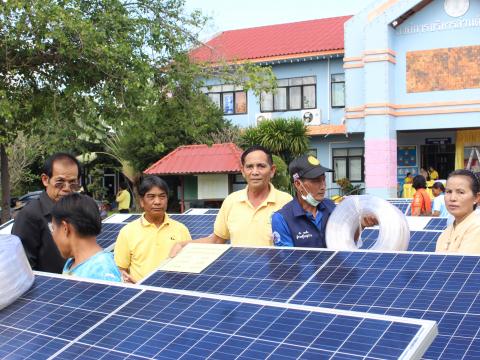 28 พฤศจิกายน 2565 รับมอบรถเข็นพลังงานแสงอาทิตย์